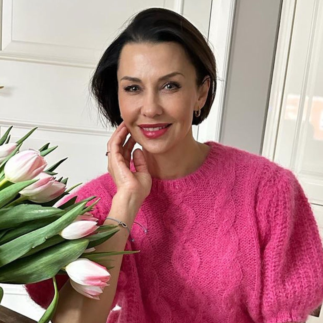 Wiosną modne 50-latki noszą spódnice z tymi butami. Nie wierzysz? Zobacz stylizacje Olejnik i Popek